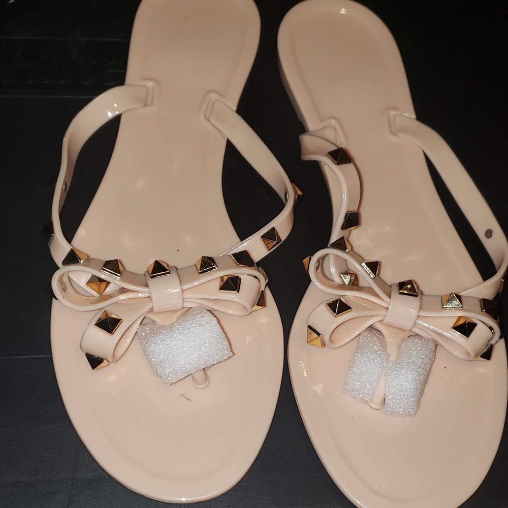 Pink Flip Flop w/ Stud and Bow Details Size 9 (42)